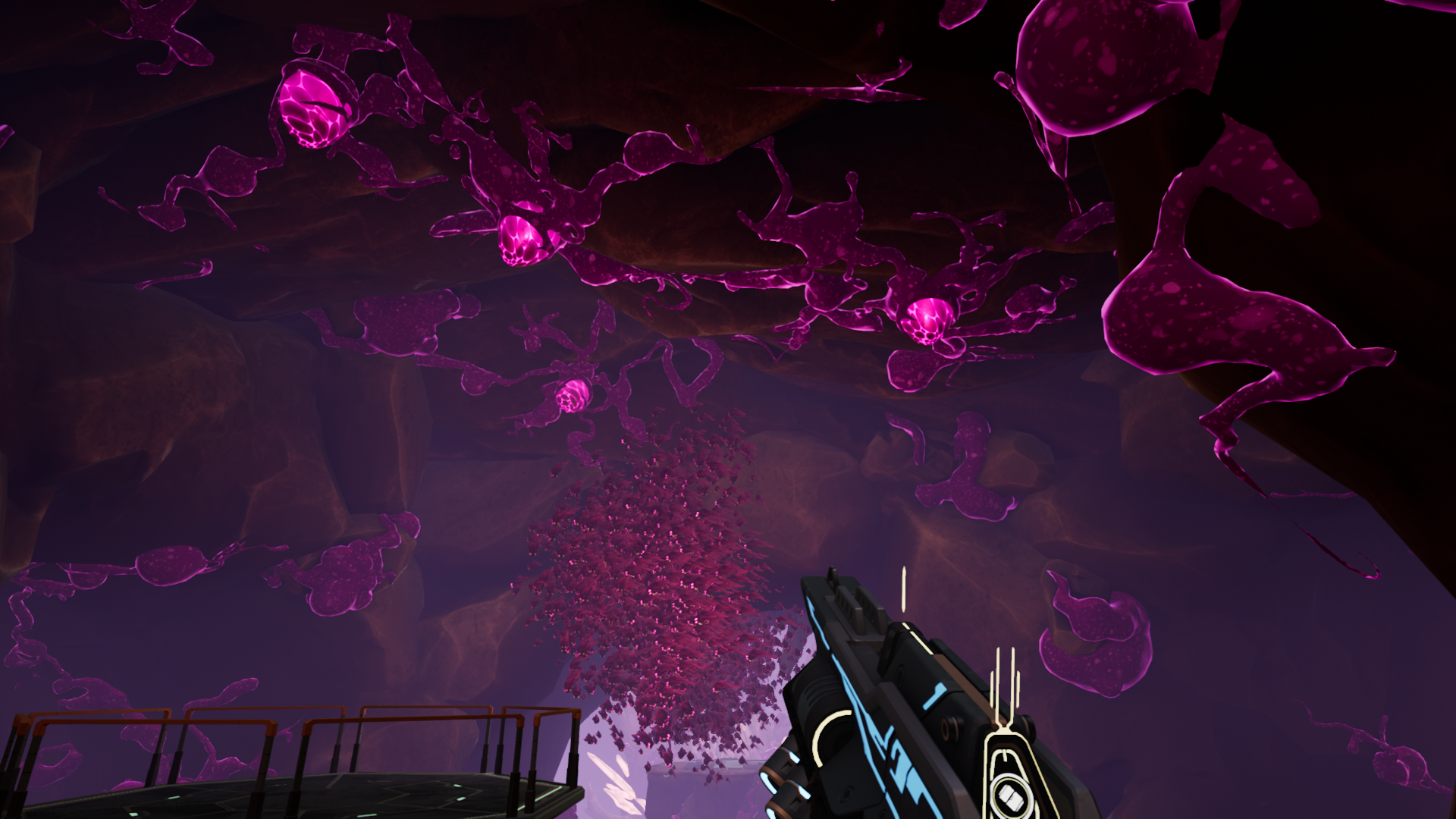 Image Swarms VR arme et alien 6